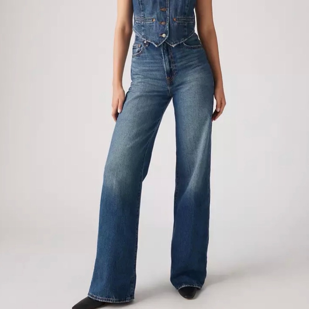 Levi’s • Ribcage Wide leg Women’s 29x34